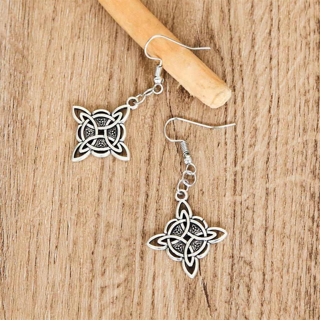 Men'S Retro Celtic Knot Earrings, Hollowed Out Clover Pendant, Minimalist Style Personalized Earring Piece