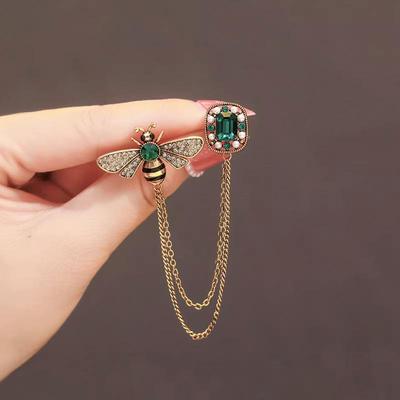 Bee Tassel Brooch: Elegant Women's Luxury Suit & Sweater Pin Accessory with Unique Design