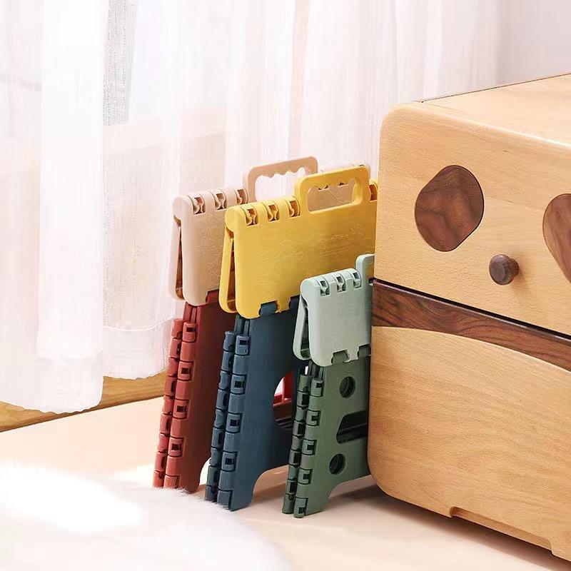 Durable Children's Folding Plastic Stool for Home and Kindergarten - Portable, Thickened, and Drop-Resistant.