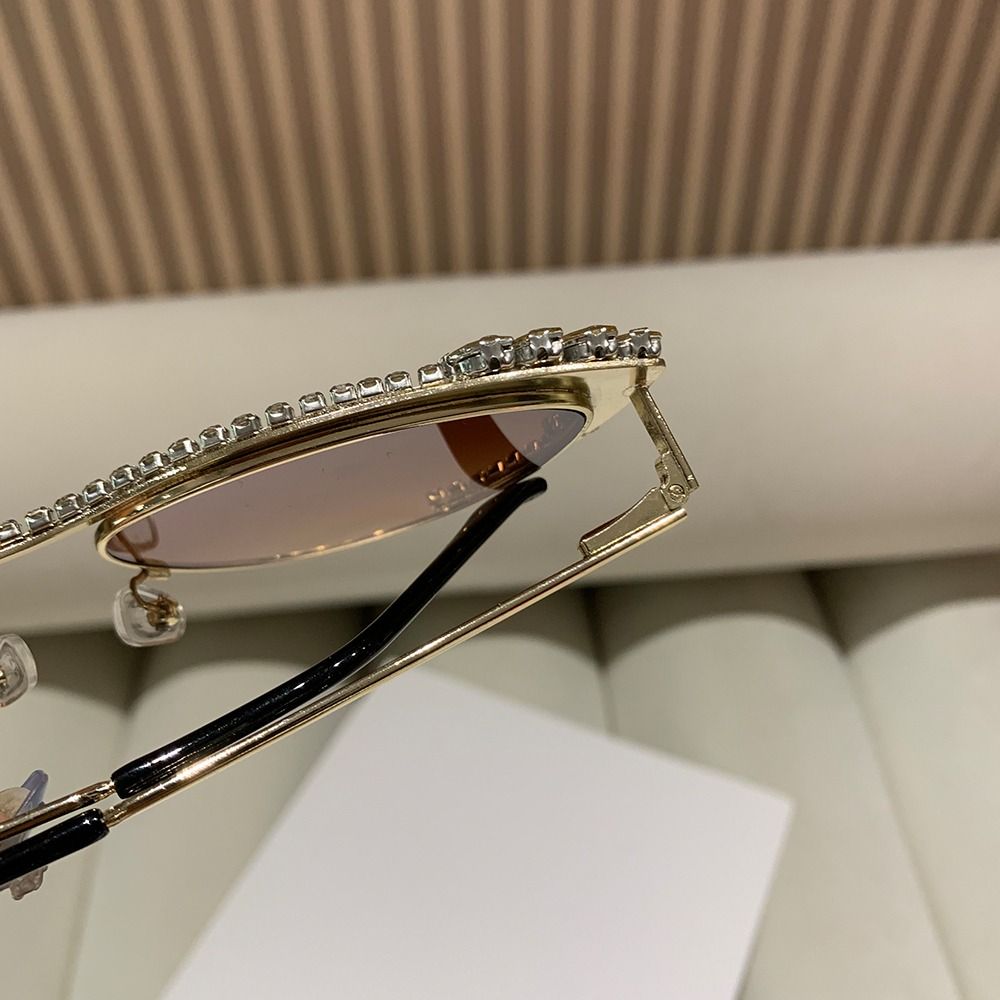 Vintage Jeweled Frame Diamond Sunglasses Oversized Y2K Costume Party Glasses Cat Eye Rhinestone Sunglasses for Women & Men