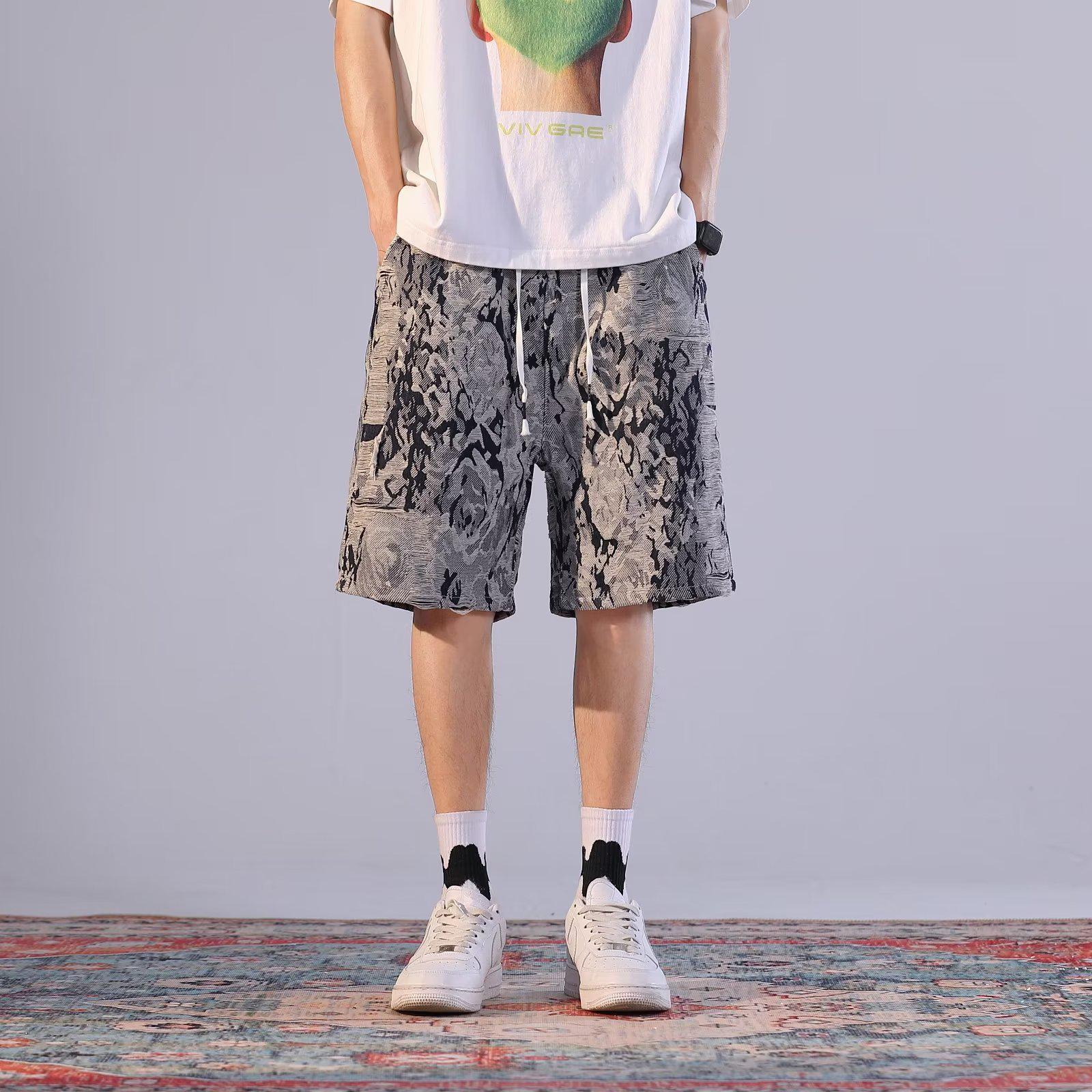 

Мужские летние джинсовые шорты с цветочным принтом — стильный, универсальный и повседневный дизайн в сине-белой фарфоровой гамме. XL