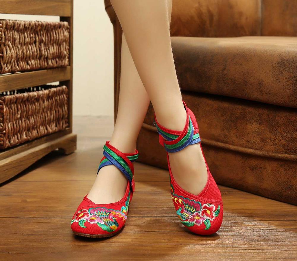 Chinese Style Women Shoes Embroideried Old Beijing Cloth Shoes Woman Spring Summer Comfort Casual Shoes Plus Size 34-41 WSH2294
