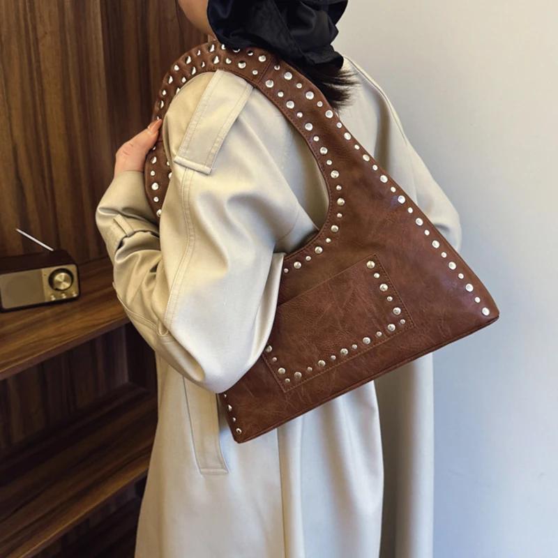Vintage Rivet Shoulder Underarm Bag The United States Fashion Motorcycle Bag Large Capacity Fashion All-match Handbag Commute