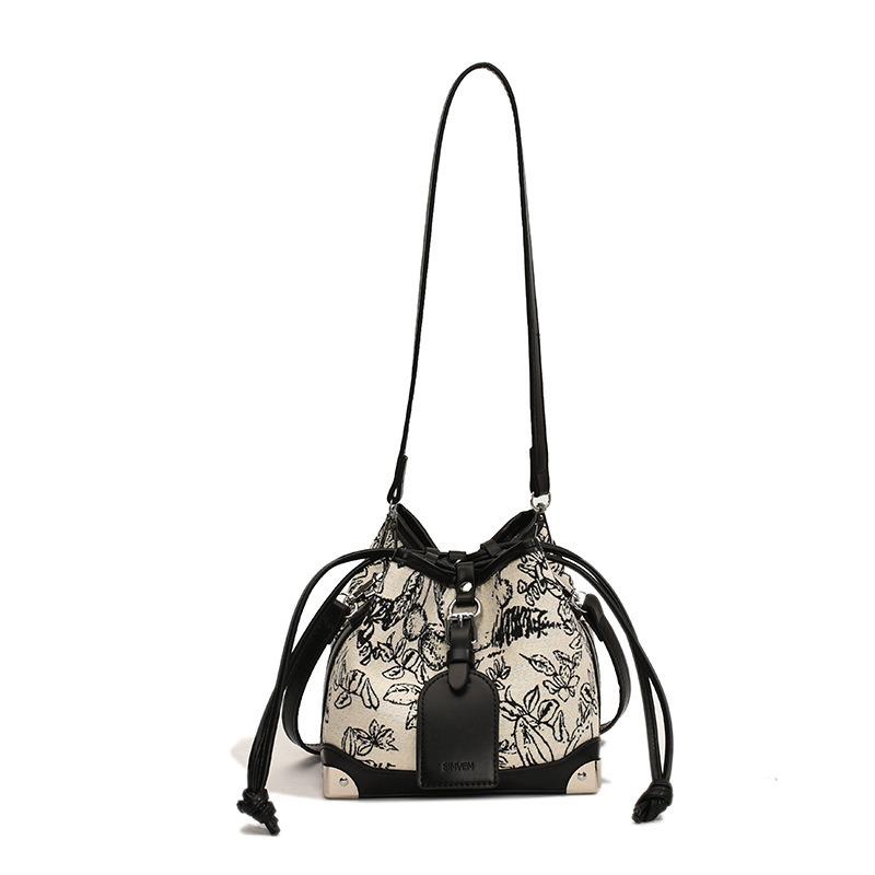 

Супер популярная женская сумка с нишевым узором, новинка 2024 года, популярная универсальная сумка через плечо, модная стильная сумка-ведро чёрный