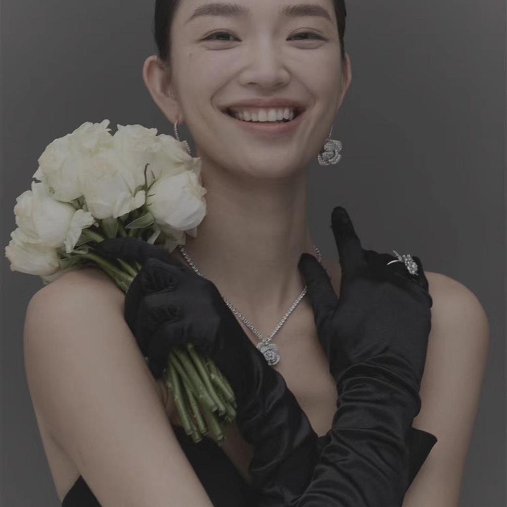 European & American Fashion Zircon Camellia Rose Earrings for Evening Dress