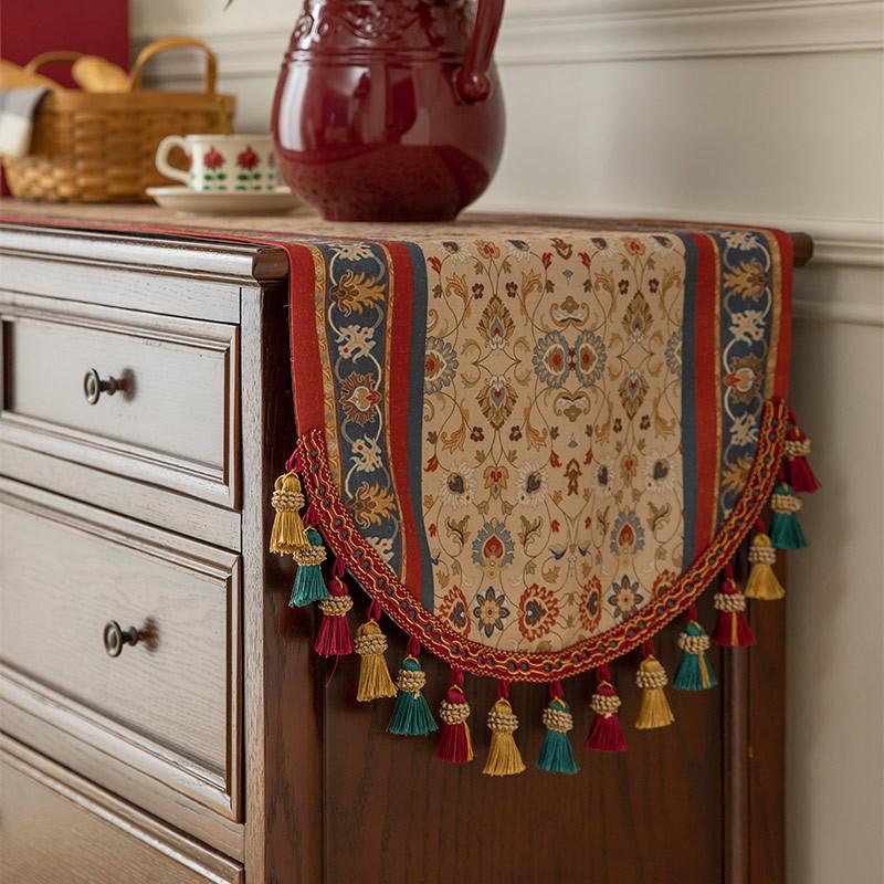 Luxuriöser bestickter Tischläufer Moderner europäischer Jacquard-Tischläufer Brokat-bestickte Tischdekoration Retro-europäischer Stil