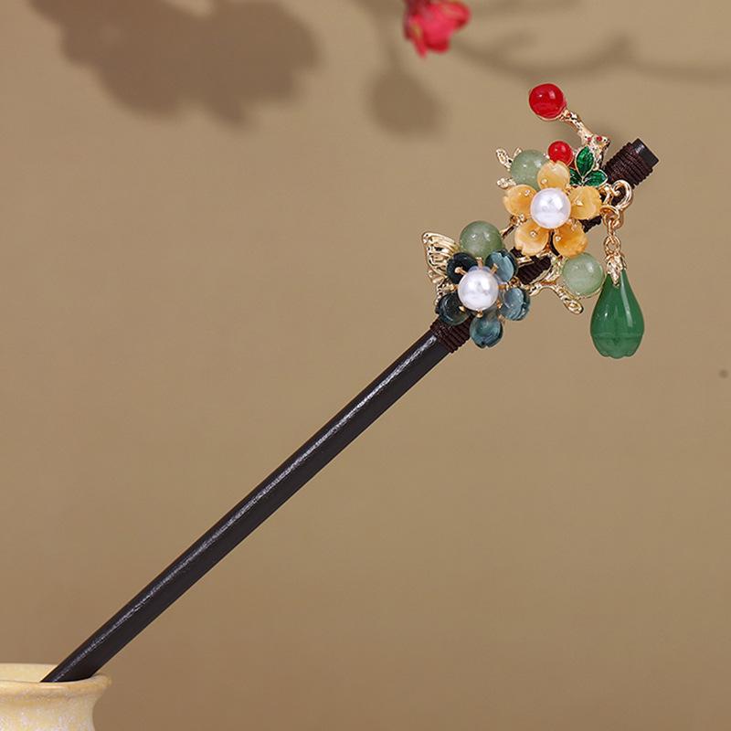 Vintage-Style Ebony Imitation Hairpin with Tassels and Wooden Step-Shaking Design for Hanfu and Ancient Costume Accessories