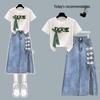 Schickes Sommer-Damen-Anzug: Kurzärmeliges Oberteil mit Schleife & High-Waist-Denim-Rock mit Perlen