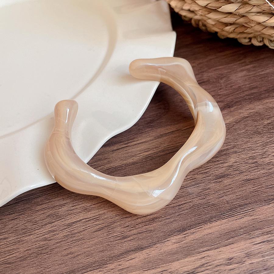 Stylish Acrylic Wide-Face Irregular Bracelet - High-End Design Niche Jewelry