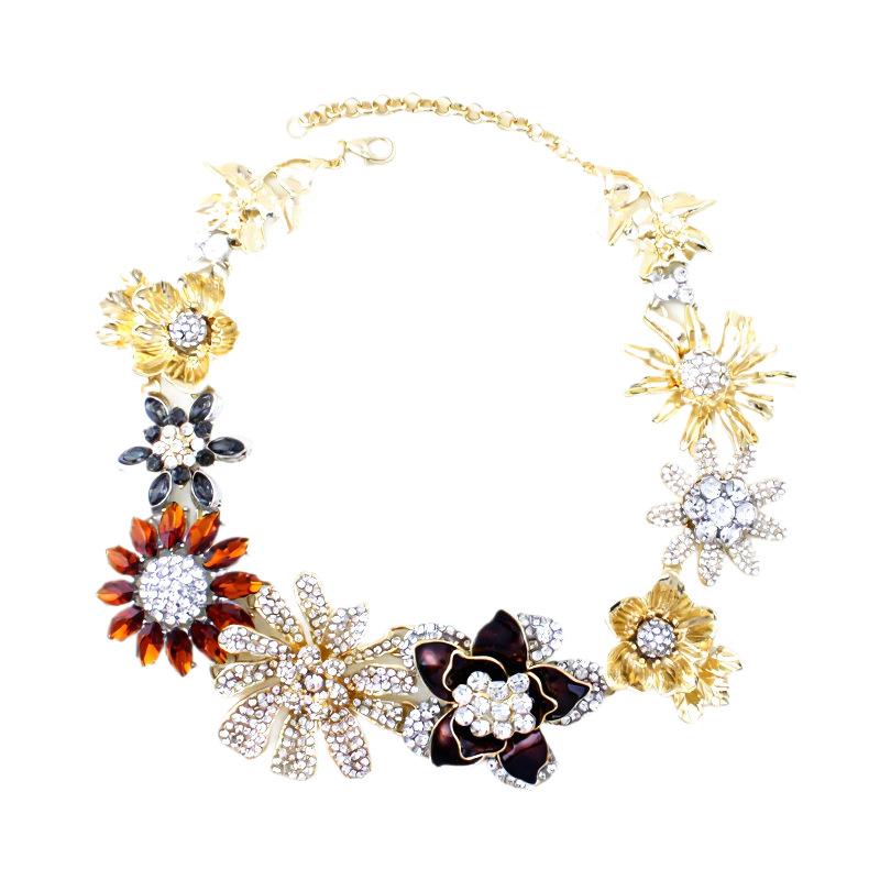 

Three-dimensional cascading flower diamond-encrusted crystal drip necklace niche boasting collarbone chain