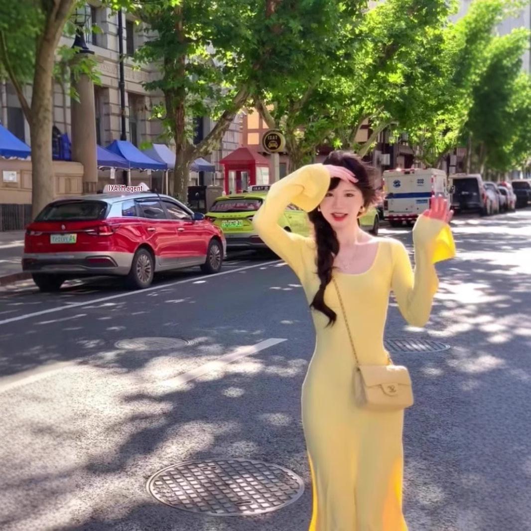 

2024 Women s Yellow U-Neck Flared Sleeve Fishtail Dress for Spring & Autumn L
