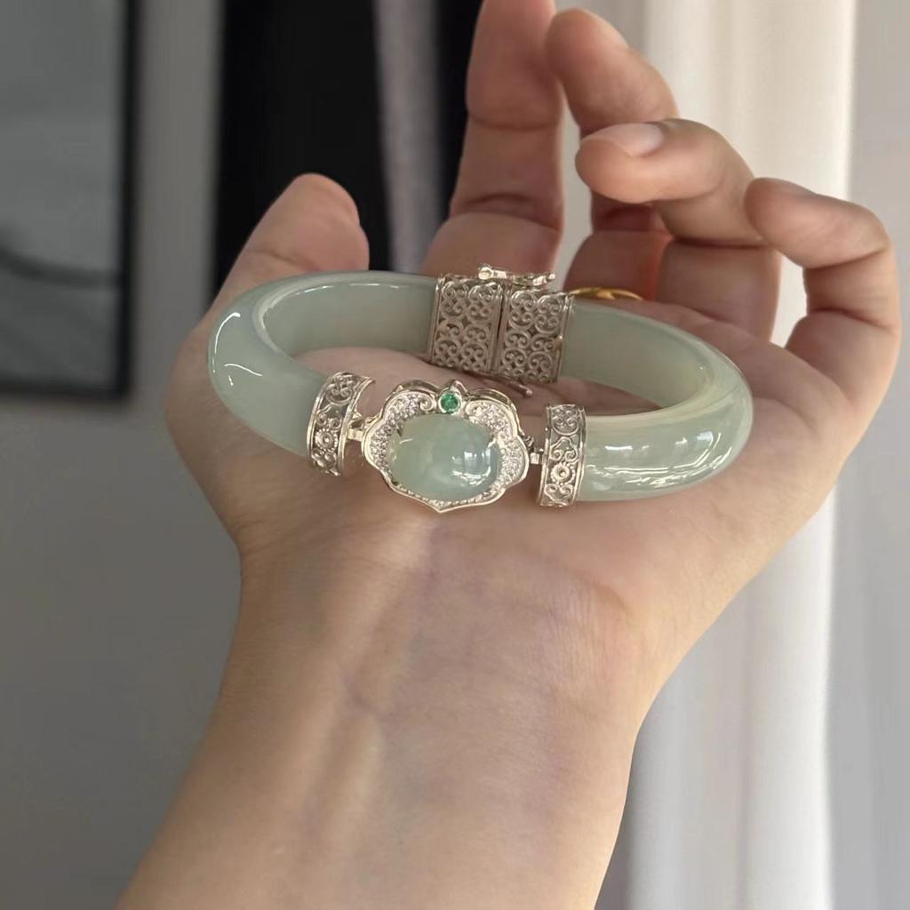New Chinese-style auspicious cloud bracelet is fashionable and exquisite, cold feeling, elegant and gentle temperament, atmospheric daily