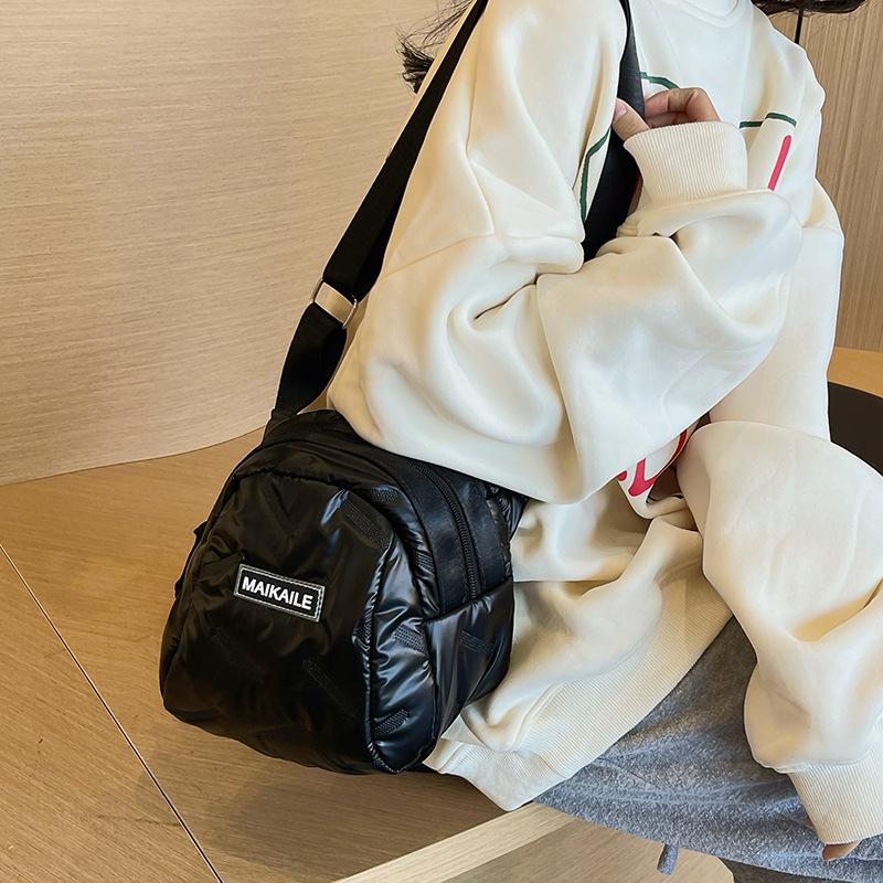 Today's popular bags women's bags autumn and winter versatile niche shoulder messenger bags casual down quilt bags