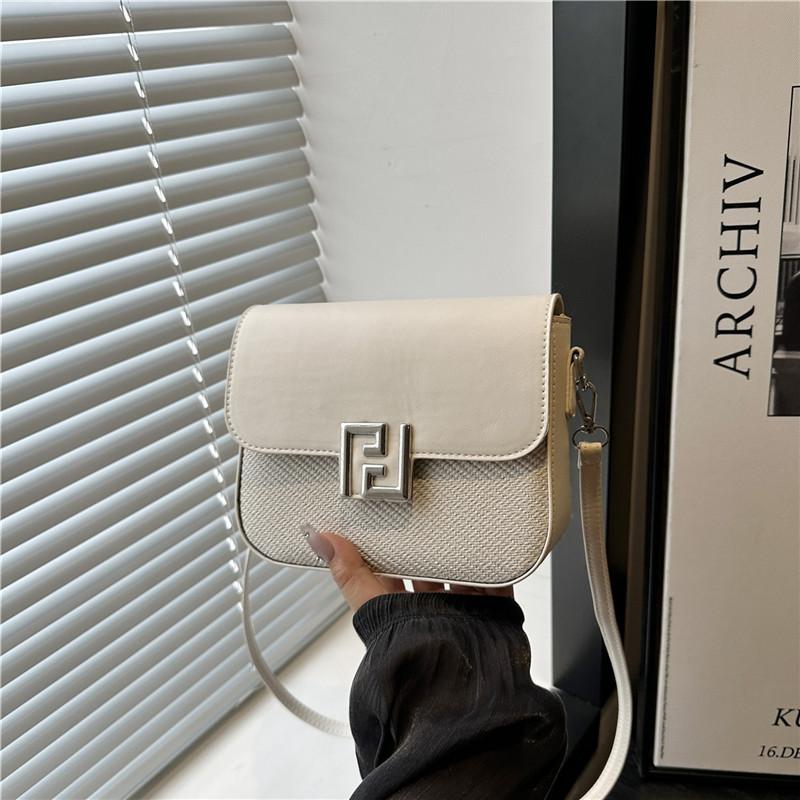 

Premium texture versatile small square bag New fashion commuter versatile commuter shoulder messenger bag Women s bag білий
