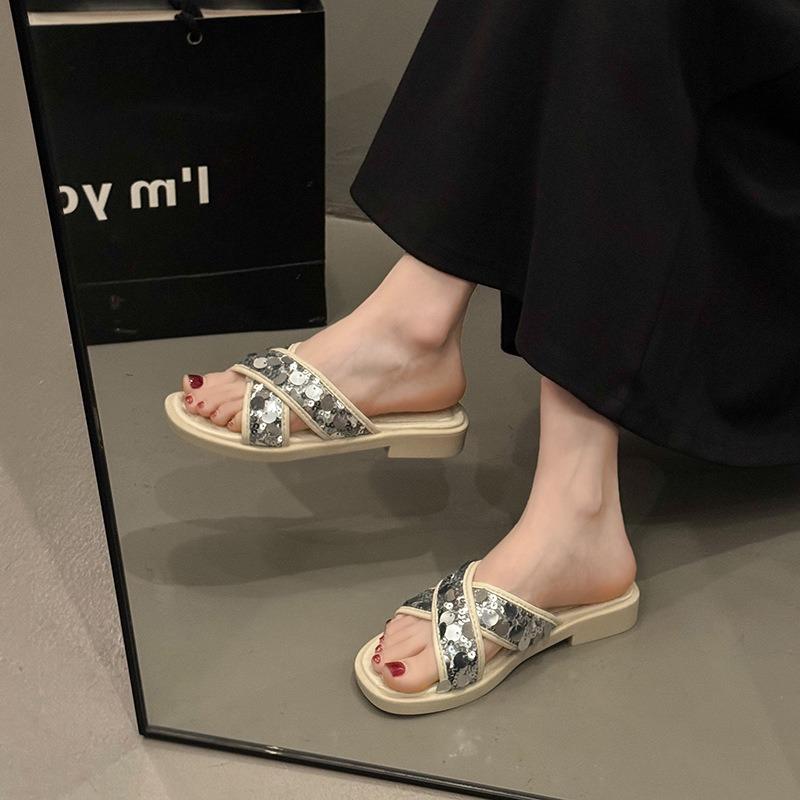 Sequins are beautiful, flat-bottomed cool slippers, women's summer outer wear, new models with skirts, fashionable beach flip-flops