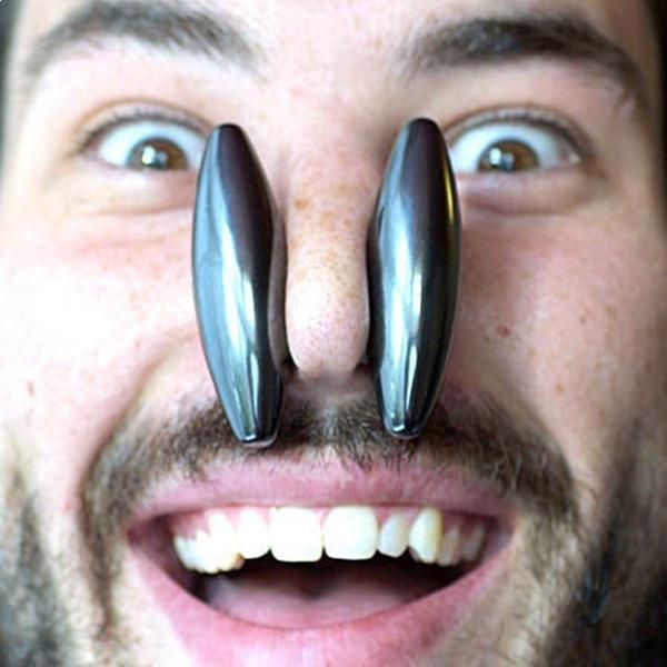 2 silné magnety
