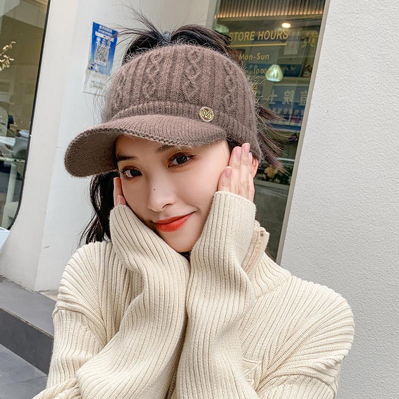 

Новая теплая шляпа-цилиндр без верха для женщин, позволяющая показать их хвостики и лицо, с маленькой кепкой с утенком, утолщенная теплая бейсболка (56-58cm)