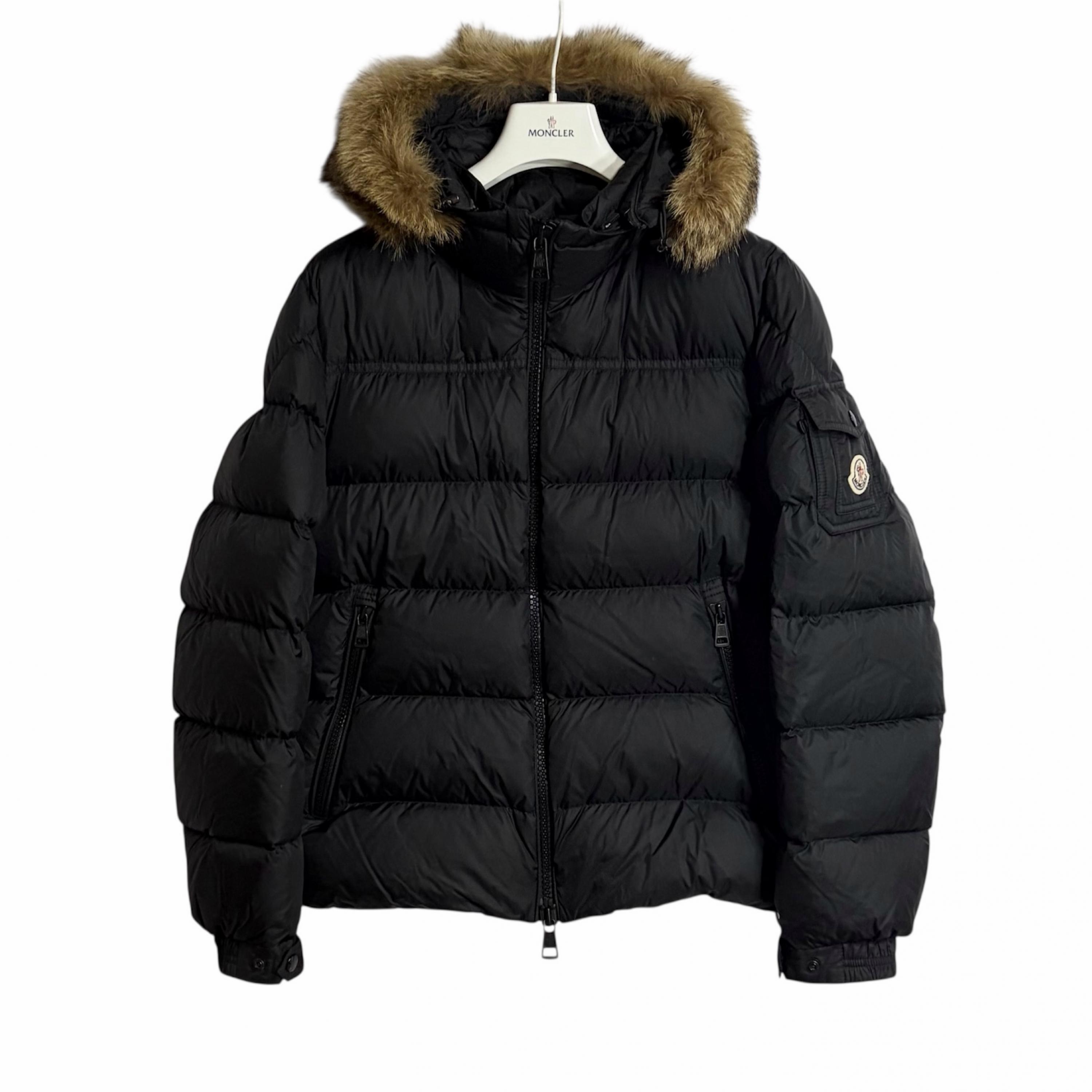 

Used MONCLER F20911A51W0253227Down jacket black Nylon mens M чорний