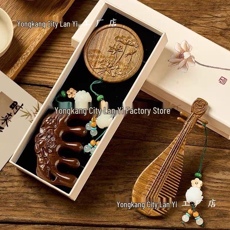 Chinese-Style Sandalwood Comb: Perfect Gift for Birthdays, Clients, or Friends