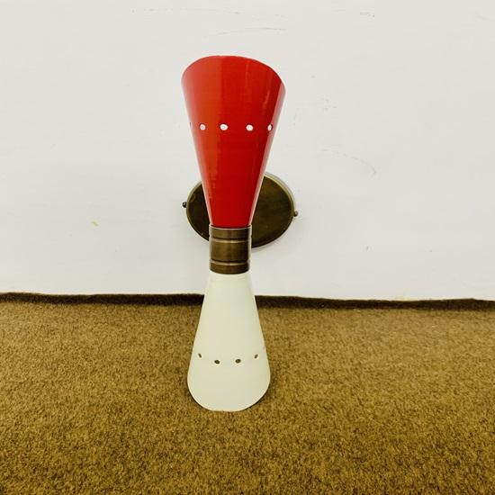 Appliques murales des années 1950 en laiton du milieu du siècle italien rouge et blanc Diabolo applique murale luminaire lampe