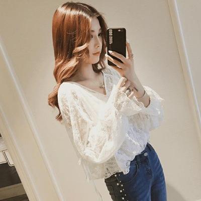 Korean-Style V-Neck Lace Blouse - Women's Long Sleeve Sweet, Loose Fit for 2025 Spring/Autumn.