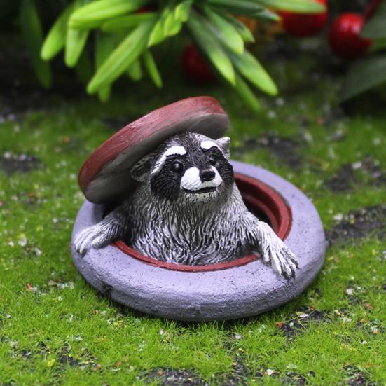 Raccoon Ornament Under Manhole Cover Garden Miniature Resin Imitation Animal