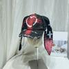 Cappellino da baseball in misto cotone effetto invecchiato con pannelli estesi, dettagli in metallo e visiera rivolta in avanti per festival