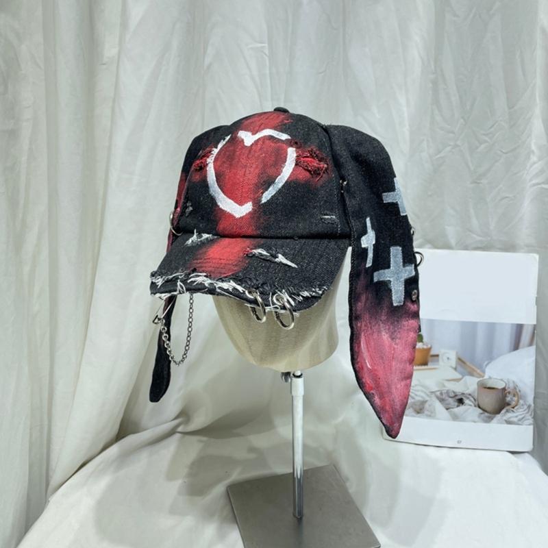 Cappellino da baseball in misto cotone effetto invecchiato con pannelli estesi, dettagli in metallo e visiera rivolta in avanti per festival