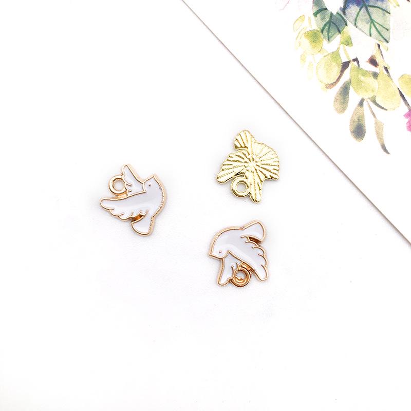 

Cute Flying Bird Alloy Pendant - 10x10mm Drip Oil Pigeon Charm for Keychain or Hair Accessory