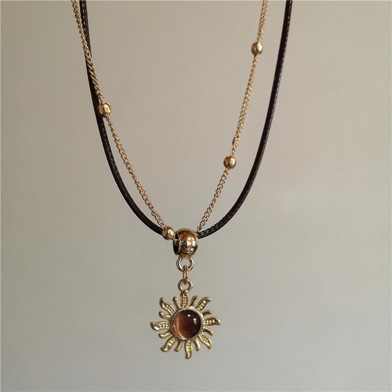 Vintage Leather Brown Stone Sun Pendant Beaded Choker Clavicle Chain Necklace For Women Unique Y2K Personalized Grunge Jewelry