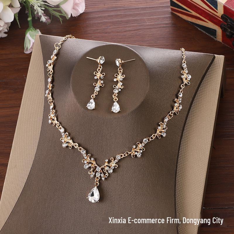 New Arrival: Diamond-Inlaid Necklace & Earrings Wedding Set
