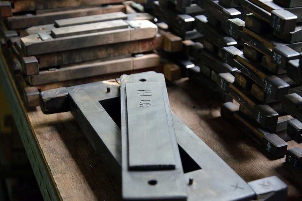 Bokuundo Solid Sumi Yamato Yasumi Seiun Paint Sumi 1.7-inch Type 08401