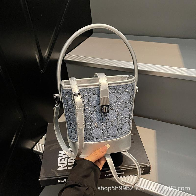 Light Luxury Bucket Bag, New Fashionable Portable Shoulder Bag, High-quality Texture, Large-capacity Small Bag, Oblique Span Bag for Women