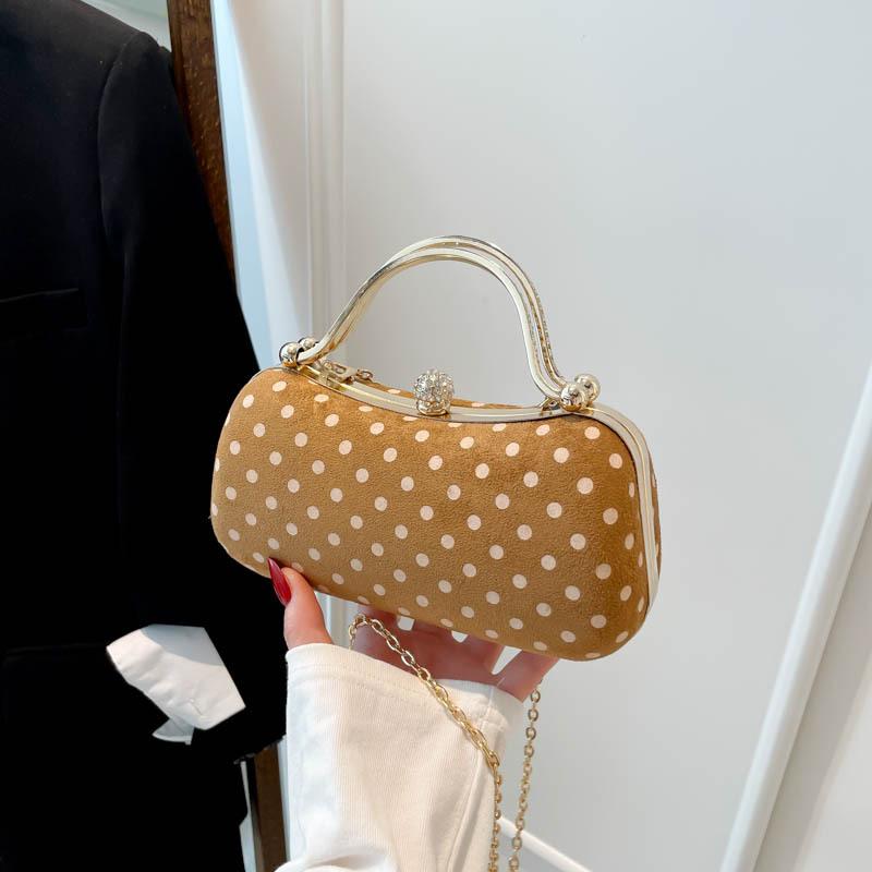 

Fashion single shoulder popular bag 2025 new trend simple niche messenger bag autumn and winter commuter small square bag коричневый