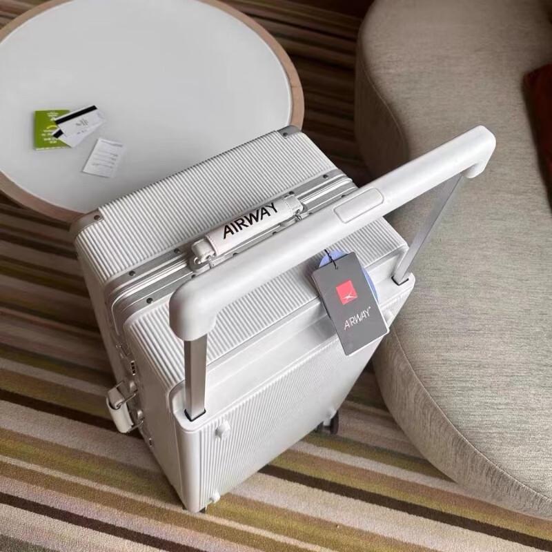 Li Shen Silent Spinner Carry-On Luggage