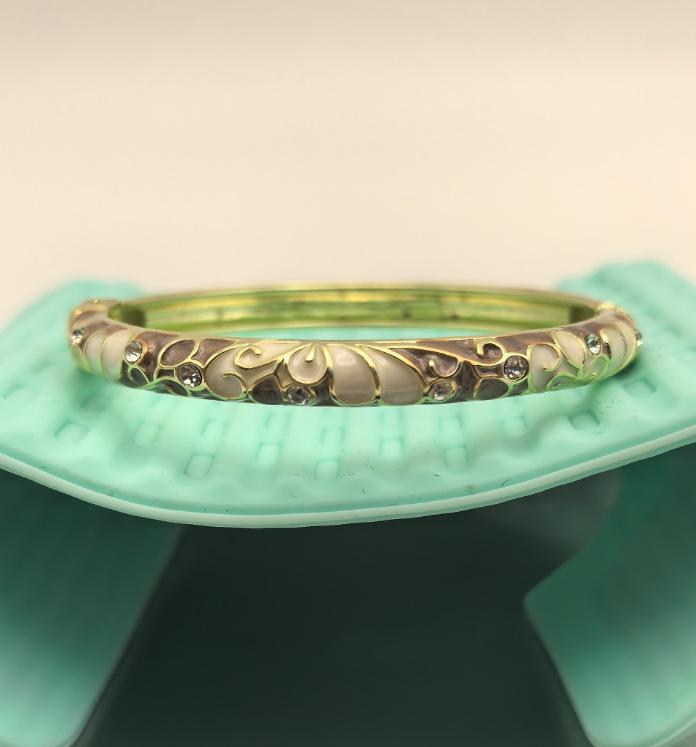 Crystal Inlaid Flower Enamel Bracelet: Elegant & Versatile Accessory