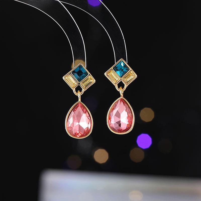 Women's Light Luxury Design Elegant Water Droplet Earrings Fashionable And Versatile Niche Design Earrings Daily Accessories