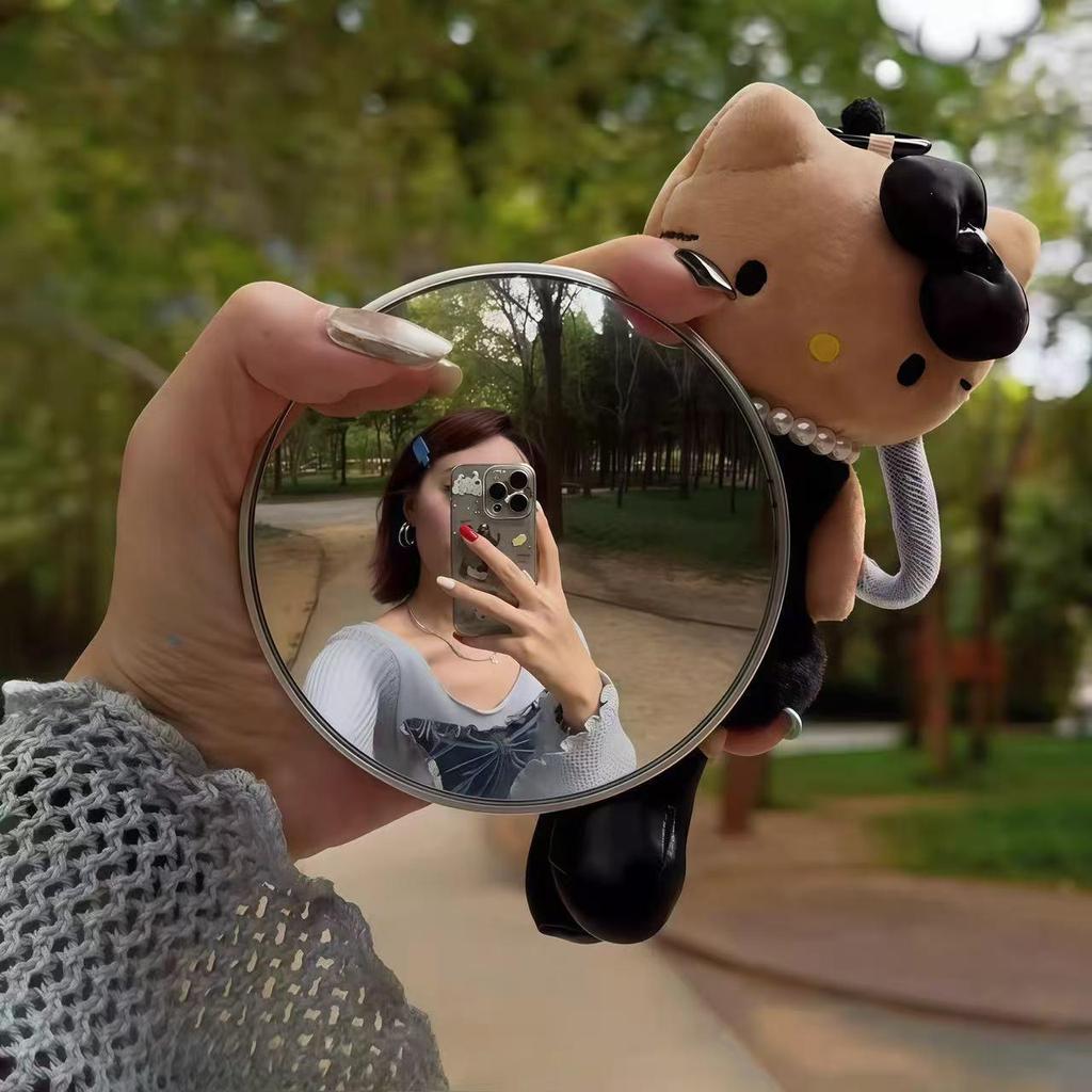 Portable Reflective Travel Mirror: Compact Round Handheld for Photo Shooting.
