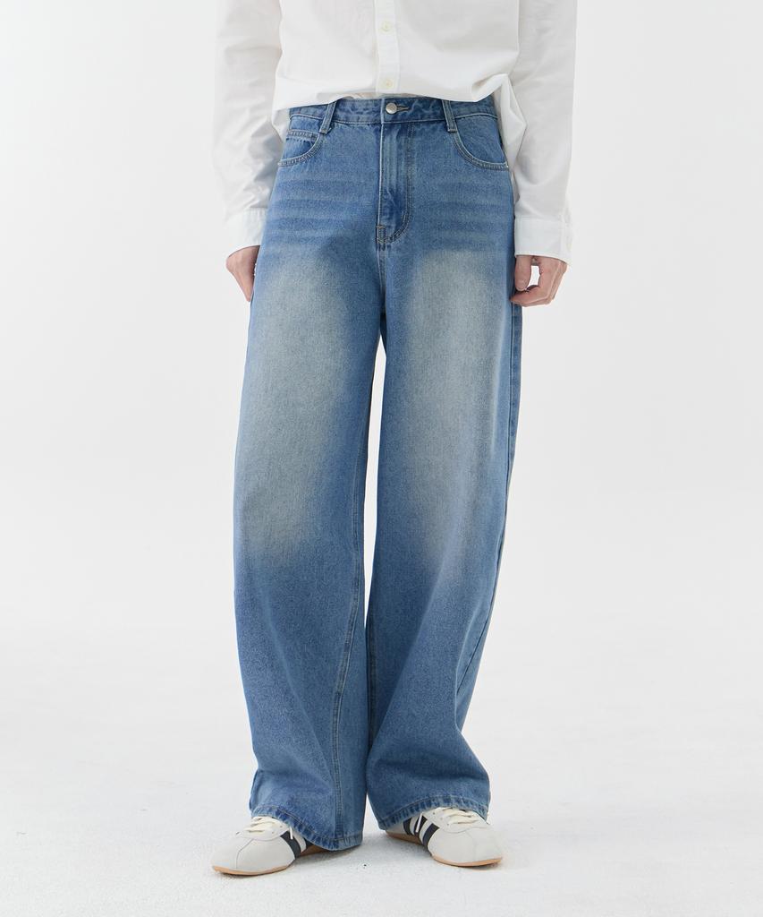 Akeusi Baggy Curved Wide Denim Pants Unisex (Light Wash)