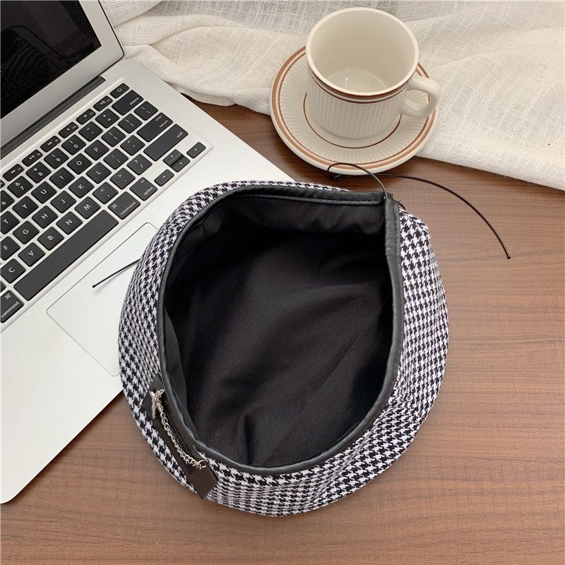 Vintage Plaid Hat With Chain Cool Fashionable Japanese Beanies Metal Patch Beret Elegant Sweet Trendy Street Painter Hat