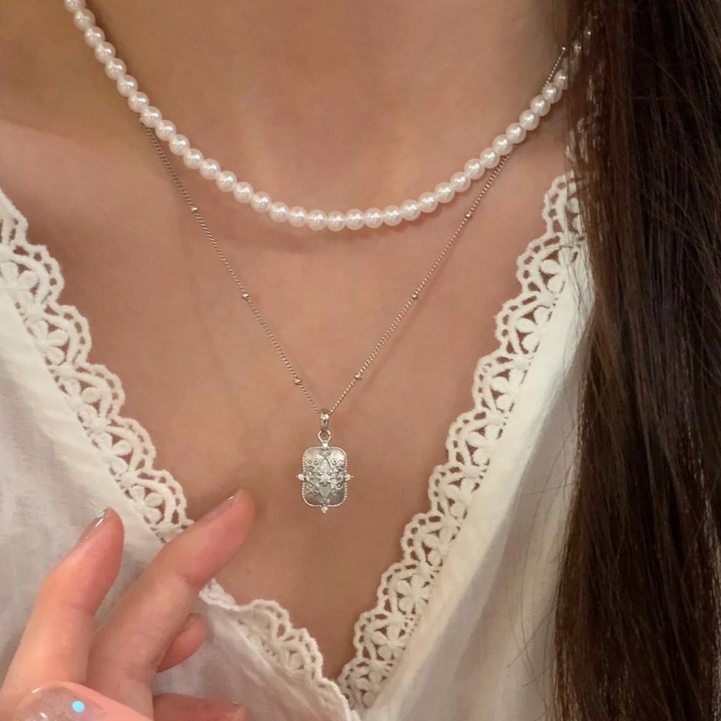 S925 Silver French Retro Iris Necklace Femininity Light Luxury Brushed Craftsmanship Exquisite Pendant Necklace