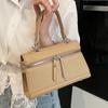 2025 spring and summer new fashion temperament simple style portable small square bag Korean version women's commuting advanced sense messenger bag