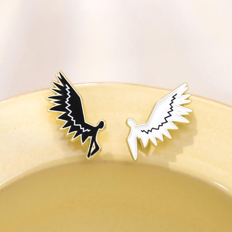Elegant Black And White Wing Shaped Brooch Charming Geometric Angel Pin Accessory For All