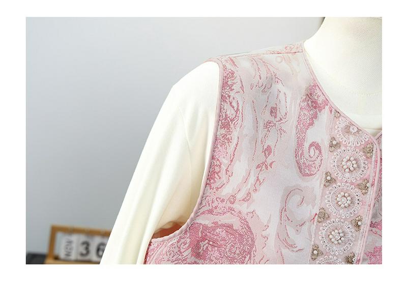 2026 Spring Collection: Elegant Chinese-Style Vest for Middle-Aged Women, Dignified and Trendy Fashion for Women Aged 50+