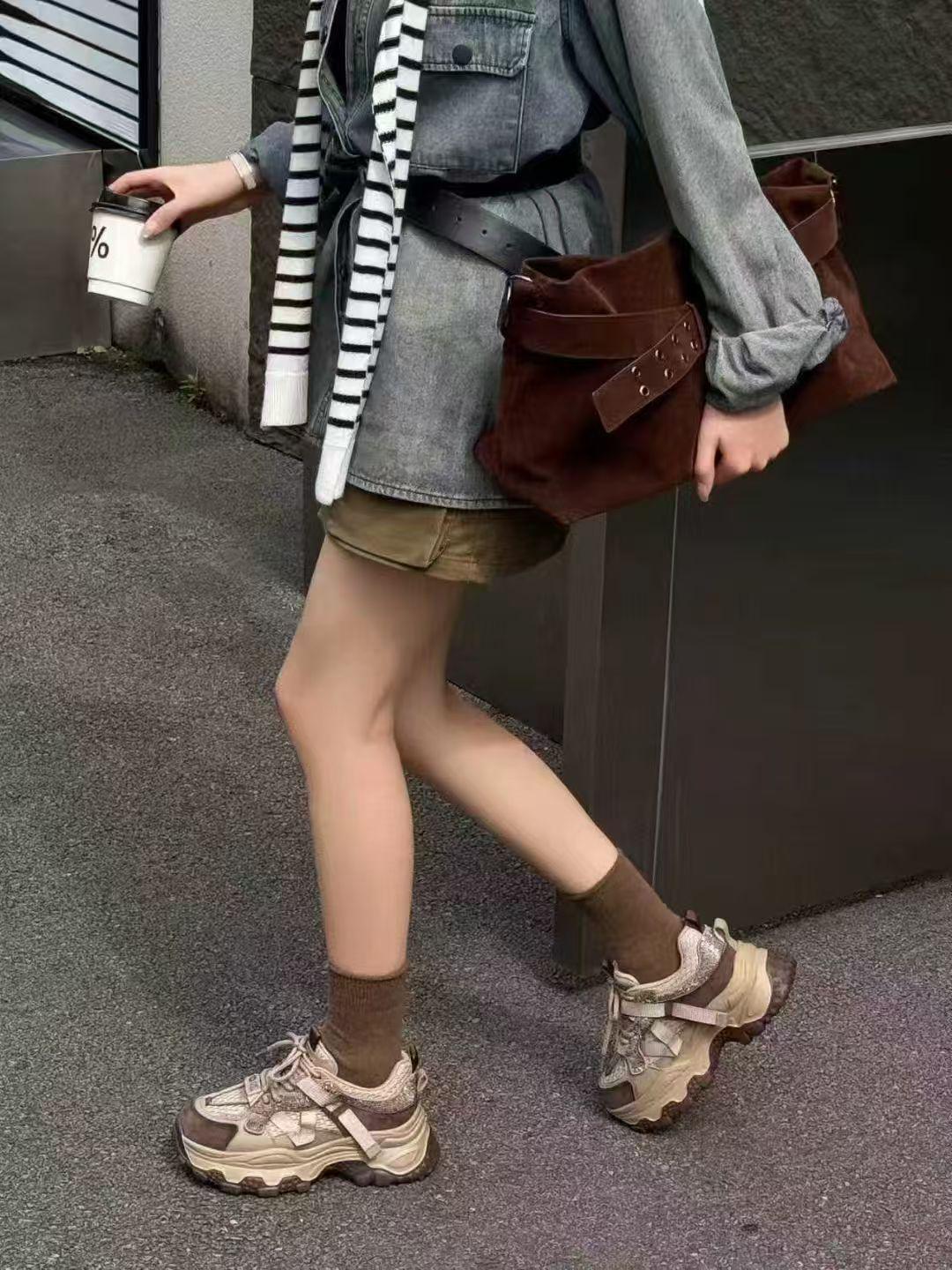 

2025 Women s Autumn Dad Shoes - Stylish, Height-Increasing, Elegant European Design with Rhinestone Details 35 коричневий