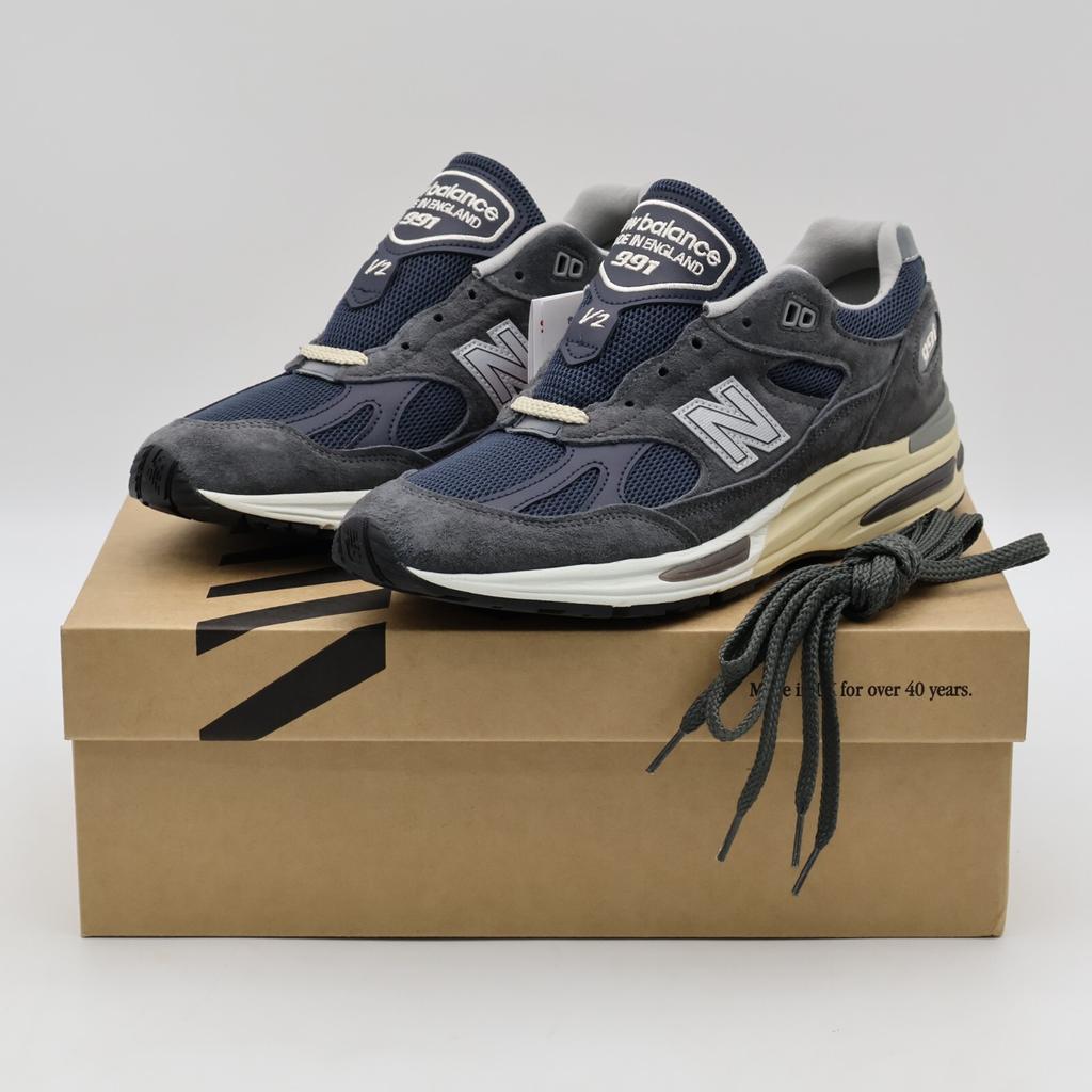 U991GG2 New Balance 991V2 Gris Azul Marino (de los hombres)