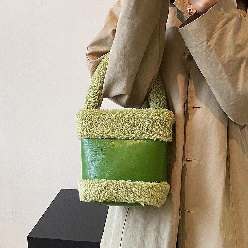 

High-quality Plush Handbag With Urban Minimalist Style зелений
