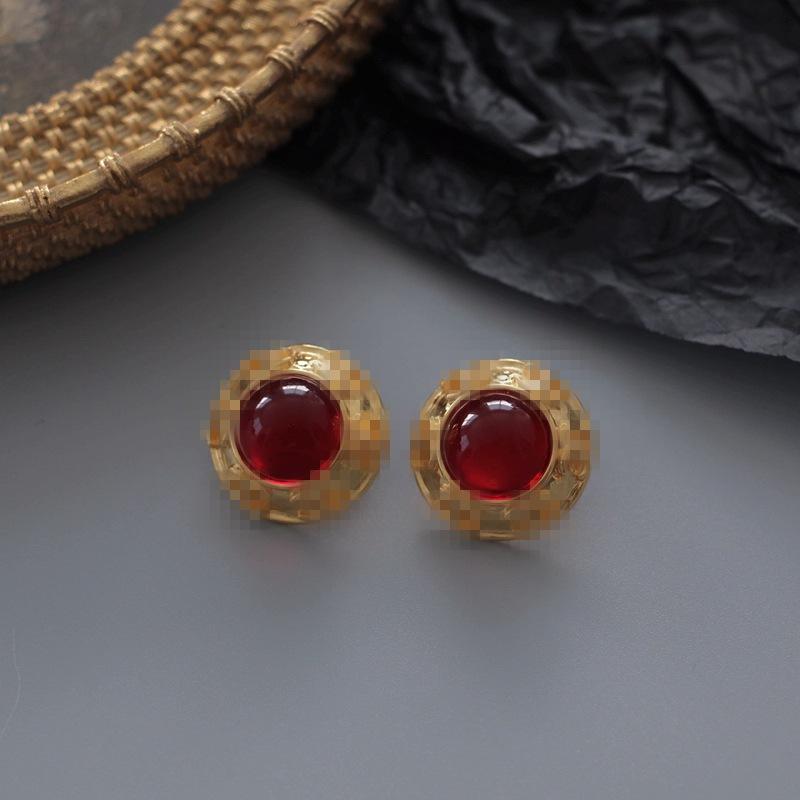 Vintage Medieval Small Fragrance Simple Fashion Glazed Pearl Stud Earrings