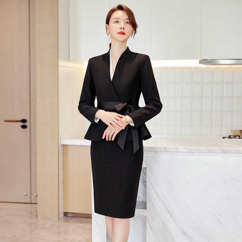 Professioneller Damen-Blazer- und Rockanzug