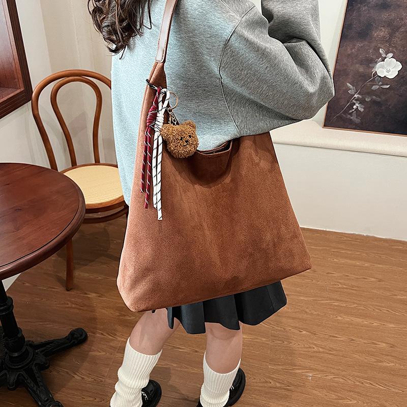 2025 Winter New Niche Women's Bag Fashion Casual Underarm Bag Women's Commuter Large Capacity Tote Bag